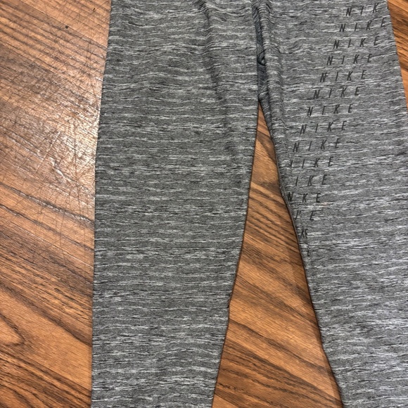 Nike Dri Fit * Woman Crop Victory Nike Wrap Graphics. Woman Size Small. - Picture 5 of 11